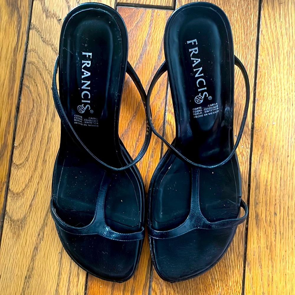 Semi new used a couple times, leather sandal